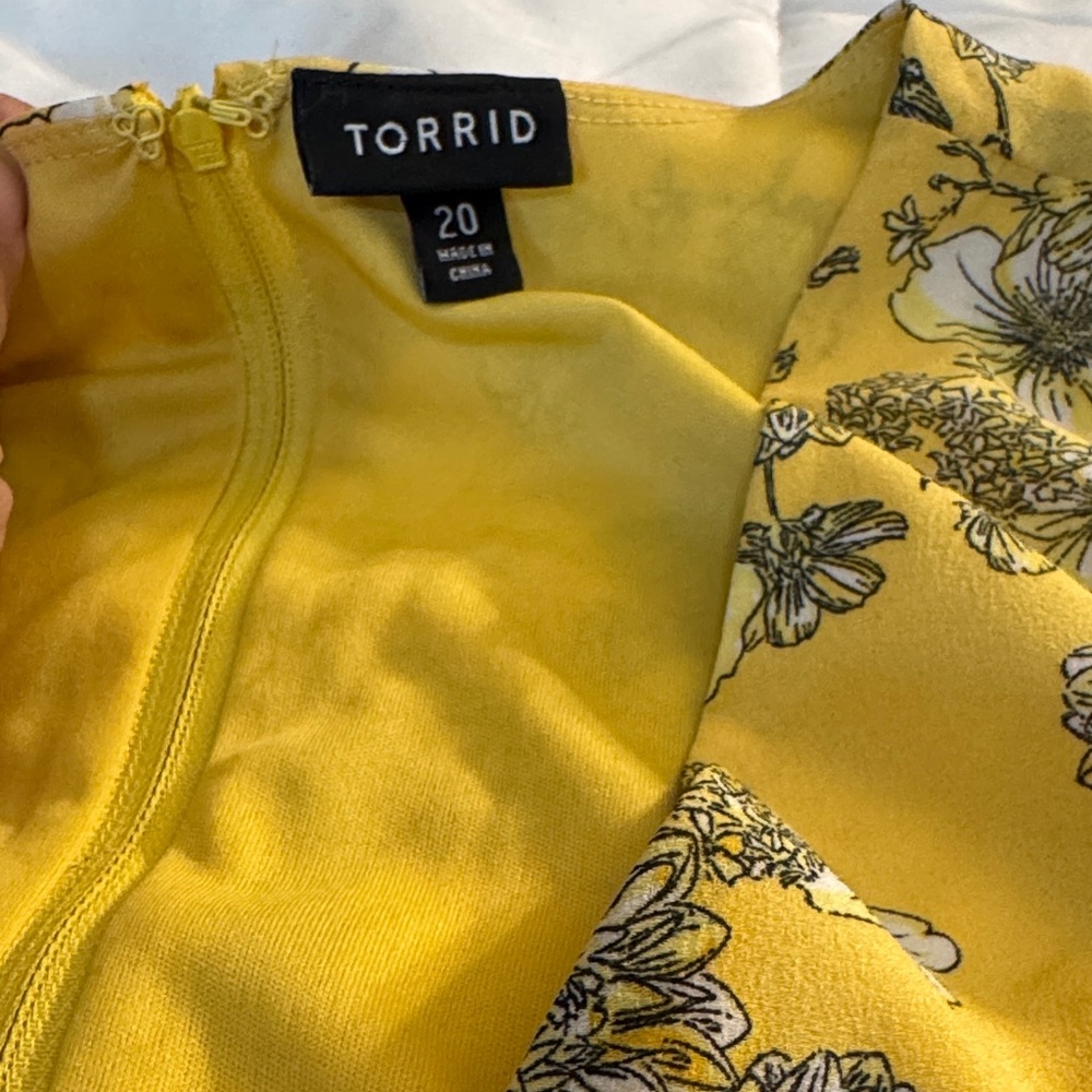 Torrid Yellow Floral Women’s Dress - Picture 2 of 11